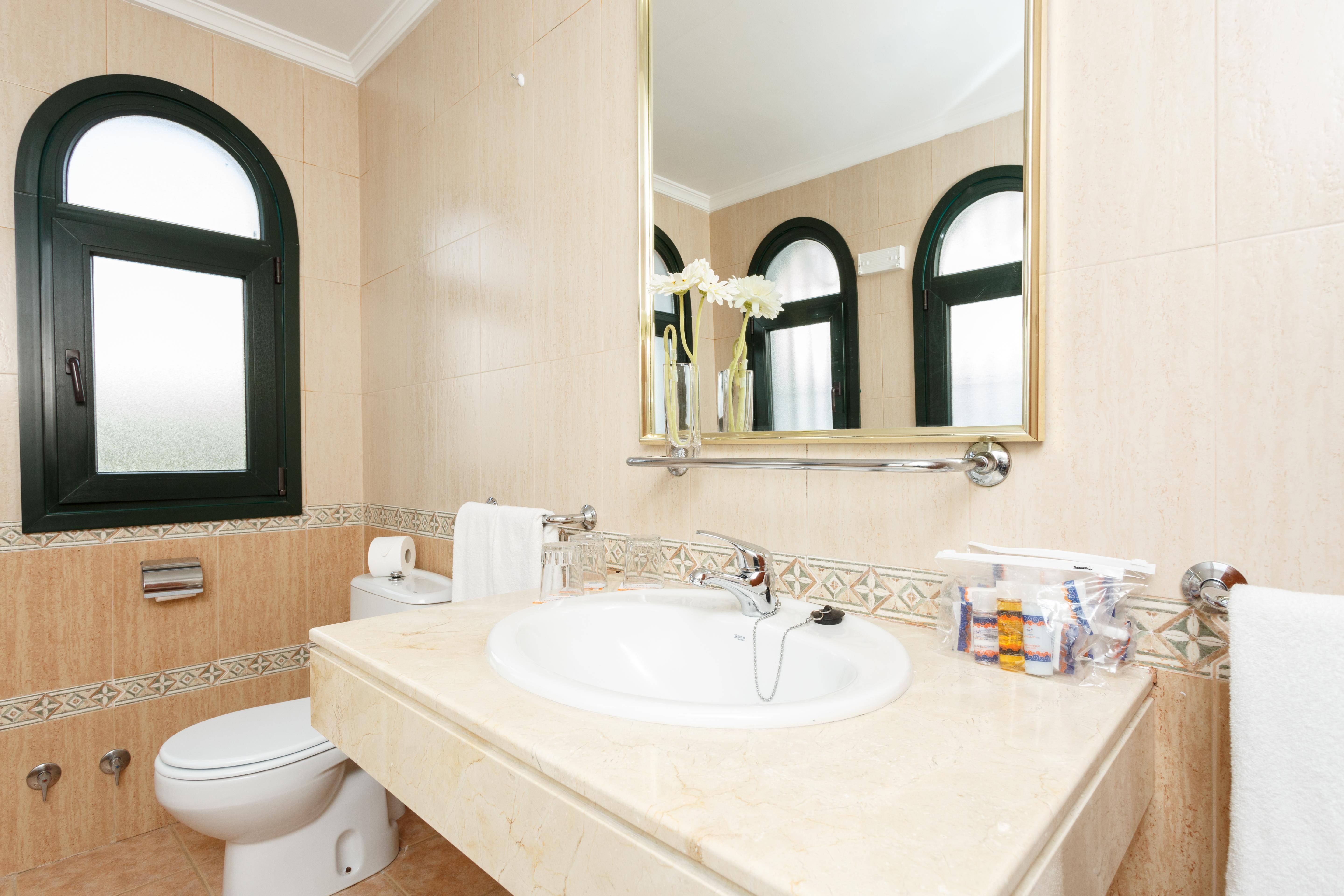 Globales Pueblo Andaluz Hotell San Pedro de Alcántara Exteriör bild