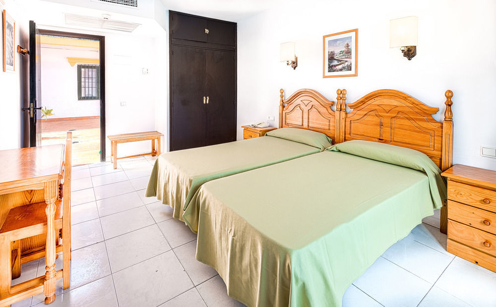 Globales Pueblo Andaluz Hotell San Pedro de Alcántara Exteriör bild